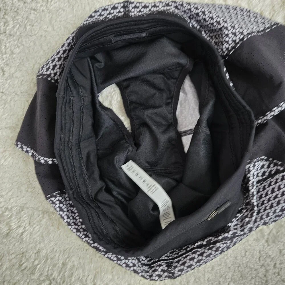 Lululemon Real Quick Short Size 4 in Monochromic Black - Picture 9 of 9